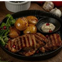 Язык на гриле с мятым картофелем и хреномв La Veranda