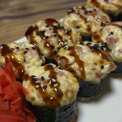 Запеченный ролл с лососем в Камчатка по цене 599 ₽