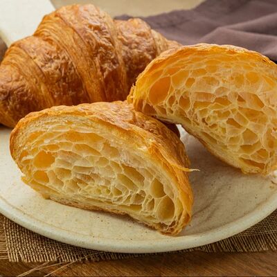 Круассан классический в Уголок по цене 300 ₽