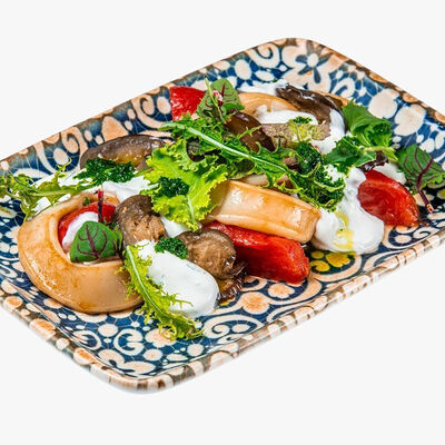 Тёплый салат с кальмаром в Фёст по цене 420 ₽