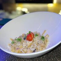 Паста с курицей и овощами в Two Rabbits