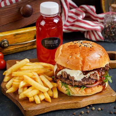 Комбо Чак-ролл в Deus Burgers по цене 890 ₽