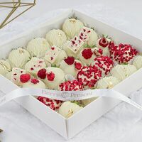 Клубника в шоколаде White Candy 25-30 ягод в Berry Present