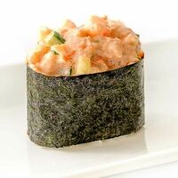 Гункан с креветкой в Fusion Sushi