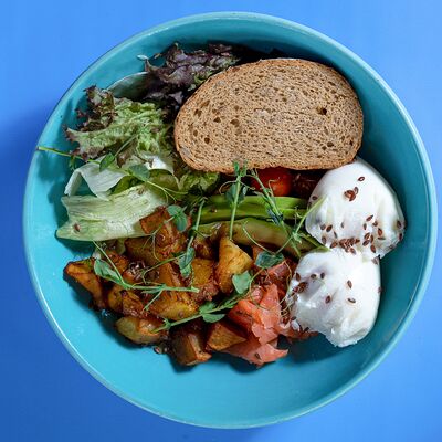 Большой завтрак с лососем в Coffee Cake по цене 690 ₽