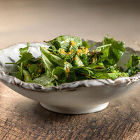 Зеленый салат в Айна