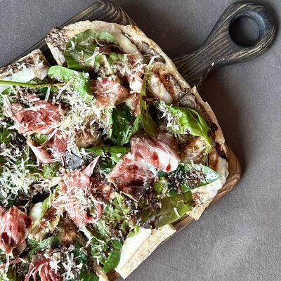 Римская пицца с прошутто в Гости, бистро по цене 740 ₽