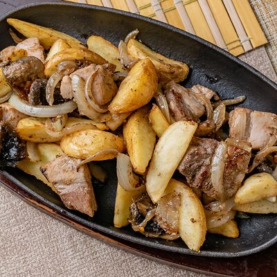 Сковорода с курицей в Бурито по цене 650 ₽