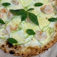 C креветками и цукини в Gorky Pizza