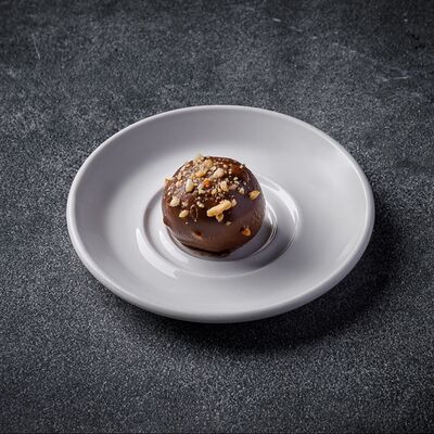 Конфета Сникерс Veg в Zest Coffee & Wine по цене 220 ₽