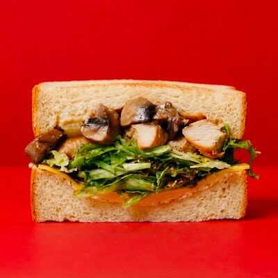 Сэндвич с курицей и грибами в Кофемашина по цене 390 ₽