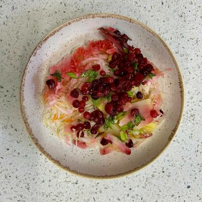 Салат из квашеной капусты с брусникой в Кофеин по цене 310