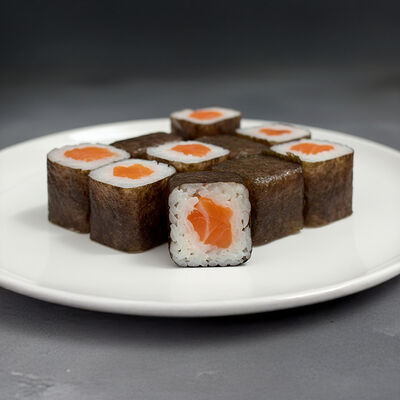С лососем в SASHIMI по цене 340 ₽