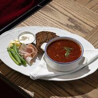 Борщ с говяжьей тушенкой из нашей коптильни в Chopbbq