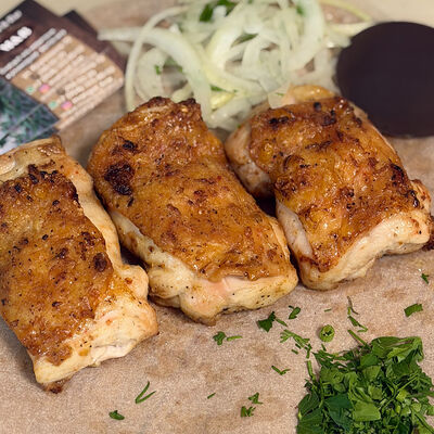 Куриное бедро без костив Мангал & Бар по цене 425 ₽