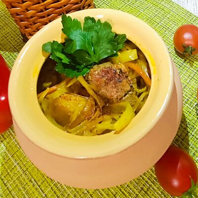 Селянка с капустой, картофелем и свининой в Грильфуд по цене 515 ₽