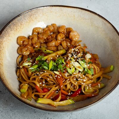 Удон с креветками терияки в Люди в Баре по цене 480 ₽