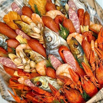 Букет Колбасный с рыбой №7 в Букет Альфред I клубника в шоколаде и букеты по цене 4290 ₽