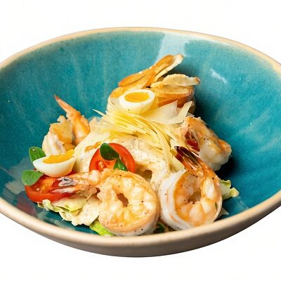 Цезарь с креветками в PlutuS Resto Club по цене 590 ₽