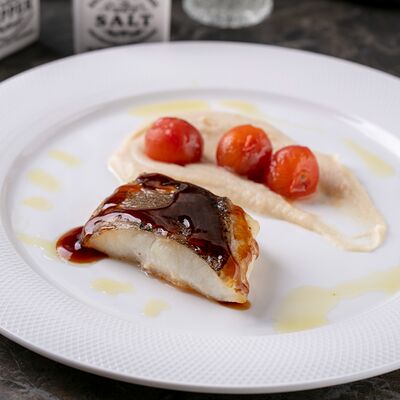 Запечённый палтус с пюре из корня сельдерея в Кристалл по цене 1300 ₽