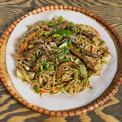 Лапша удон со свининой в Starwok по цене 460