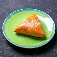 Пирожок с курицей и картошкой в Светлая пекарня