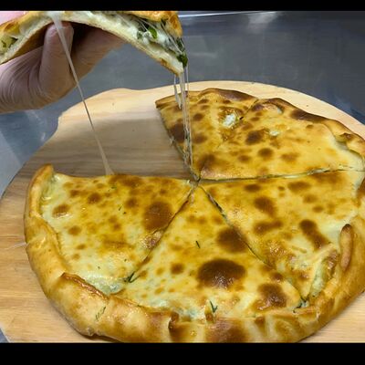 Осетинский пирог с сыром и зеленью в Foxroll по цене 950 ₽