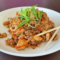 Рис с курицей и соусом терияки в Берлога