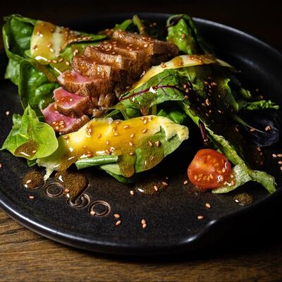 Салат с тунцомв Bo-bo lounge по цене 940 ₽