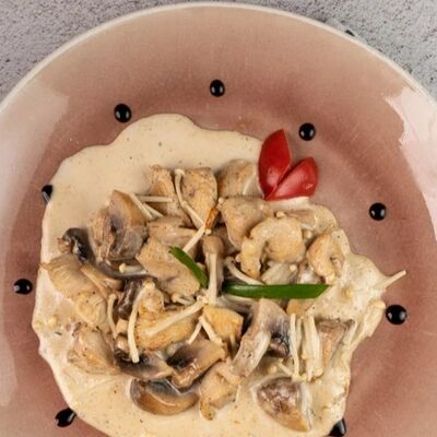 Курица с грибами в сливочном соусе в Seker по цене 3480 ₸