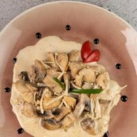 Курица с грибами в сливочном соусе в Seker