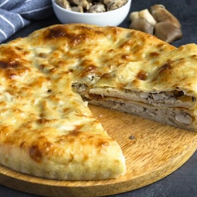 Осетинский пирог с курицей и грибами в Пироги с историей по цене 590 ₽