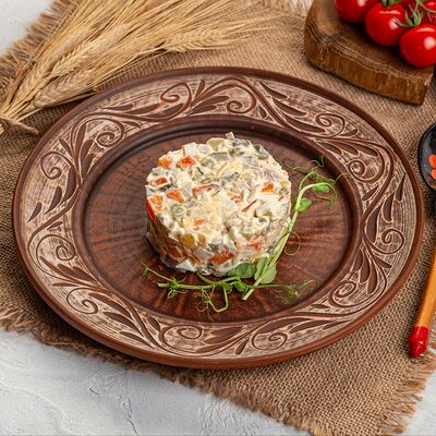 Салат Оливье с курицей в Русская кухня по цене 520 ₽