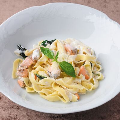 Паста с лососем и шпинатом в Chento по цене 780 ₽