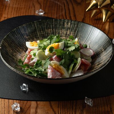 Домашний овощной салат с яйцом в Giorgio Suluguni по цене 690 ₽