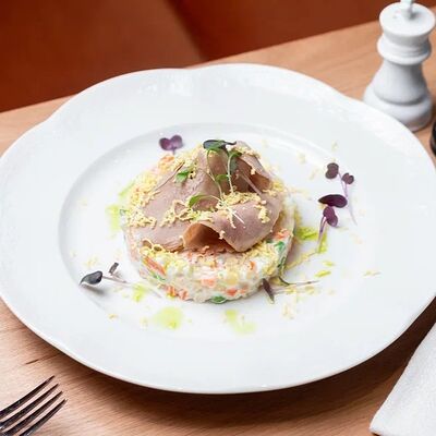 Оливье Русская классика с языком в Болконский по цене 720 ₽