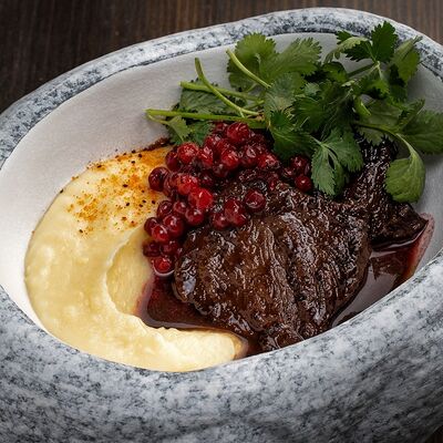 Щечки телячьи с пюре в Лепрекон по цене 840 ₽