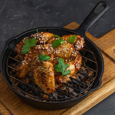 Куриные крылья в соусе свит-чили в Jager Meet to Eat по цене 790 ₽