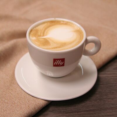 Флэт-уайт в Illy по цене 190 ₽