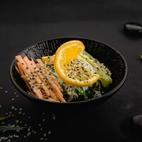 Салат с чукой и соусом гамадари в Ёжкин ролл