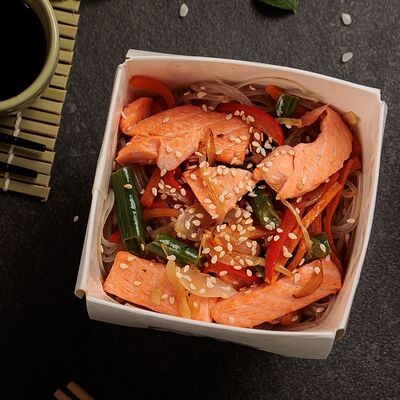 Лапша Вок с лососем в Суши Max по цене 489 ₽