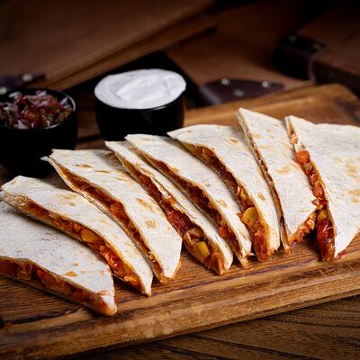 Кесадилья в Luna Dostyk по цене 2890 ₸