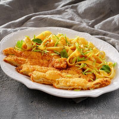 Куриный шницель с карри и фетучинив Бабка Тарахто по цене 775 ₽