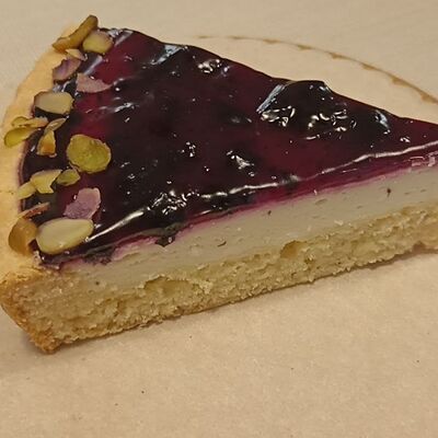 Творожный пирог с черникой в Марсель кафе-кондитерская по цене 220 ₽