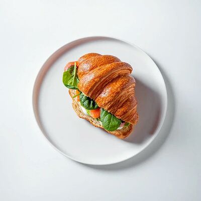 Круассан с семгой, шпинатом и сыром в VASILCHUKI Chaihona №1 по цене 790