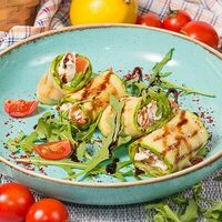 Рулетики из кабачка с риетом из лосося в Луиджи & Тосё