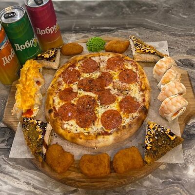 Новогодний наборв Суши-бар Макото по цене 1500 ₽