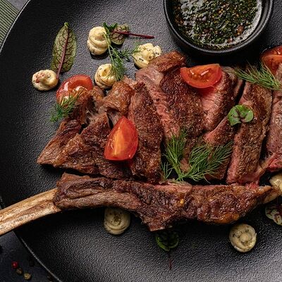 Стейк томагавк с соусом чимичурри в Nest по цене 1600 ₽