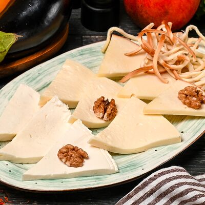Ассорти грузинских сыров в Keto & Kote Грузинская кухня по цене 821 ₽