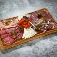 Сербская мясная закуска в Балканский гурман
